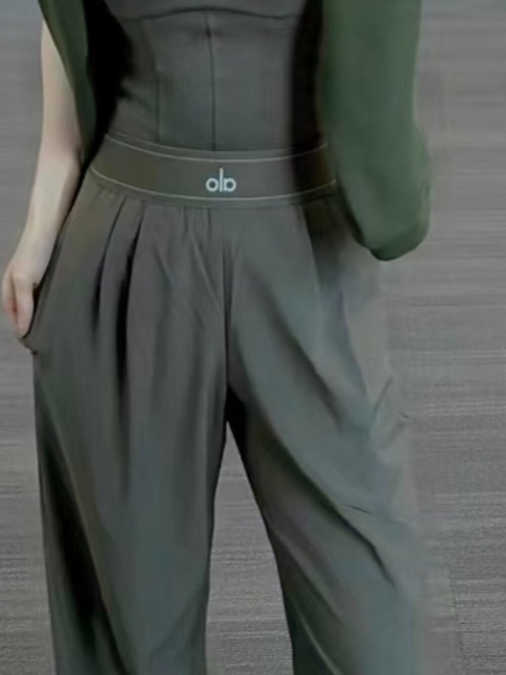 Olive 💚Alo Yoga Suit Up Trouser (Regular)Wide Leg Versatile 😻 - Picture 7 of 7